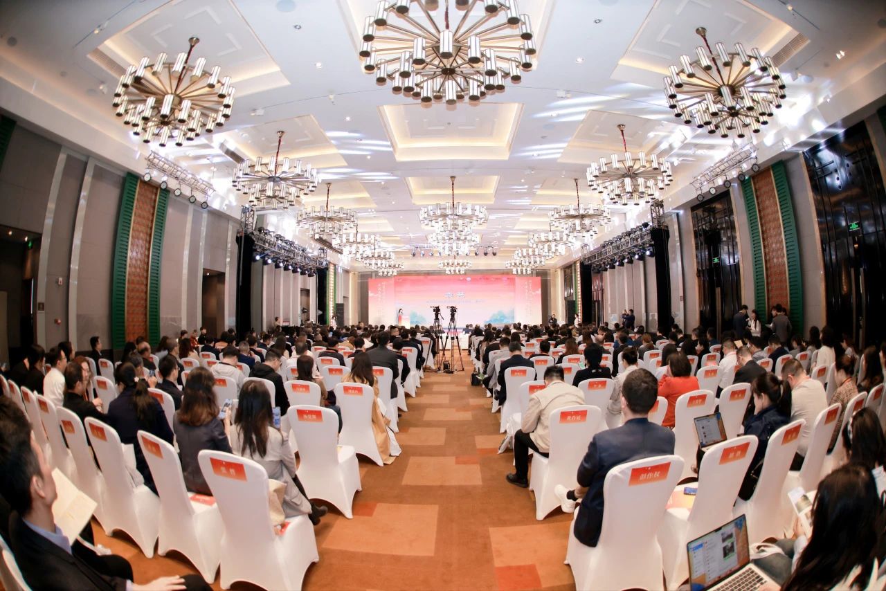 川渝文化旅游企业联盟、四川省文化旅游企业联盟2023年会在蓉开幕 游勇主持活动开幕式